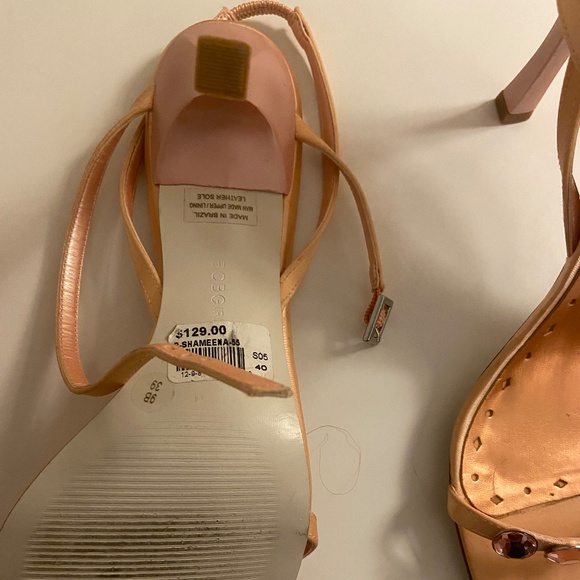 Pink stiletto shoes - Picture 2 of 2